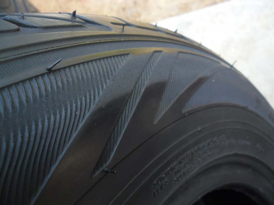 215-60-16 dunlop lm704 ปี14 215-60-16 dunlop lm704 ปี14