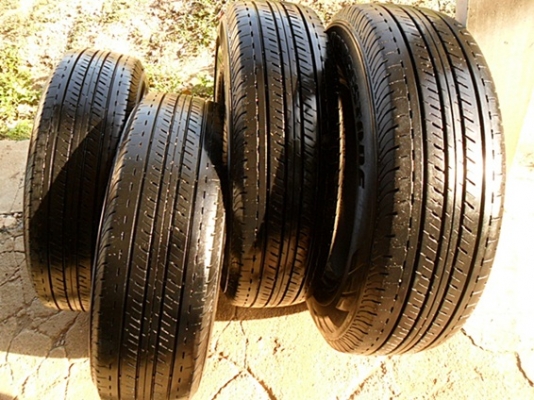 ยางรถกระบะป้ายแดงขอบ16 บริดสโตน215-70-R16ลงพื้นปี14 (4เส้น 4,900บ) ยางรถกระบะป้ายแดงขอบ16 บริดสโตน215-70-R16ลงพื้นปี14 (4เส้น 4,900บ)