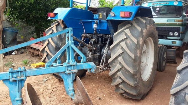 ขายรถแทรคเตอร์ รถไถ NEWHOLLAND6640 อุปกรณ์ ใบมีหน้า ผาน3 เอกสารเล่มทะเบียนพร้อมโอน เครื่องดี