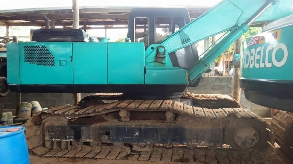 ขายรถตักแบ็คโค KOBELCO200 SK907 V2 ปั๊มแห้ง ช่วงล่างดี บูมสวย เฟรมสวย เครื่องดี ระบบคอนโทรลน้ำมัน แอร์เย็น พร้อมลงลุยงาน