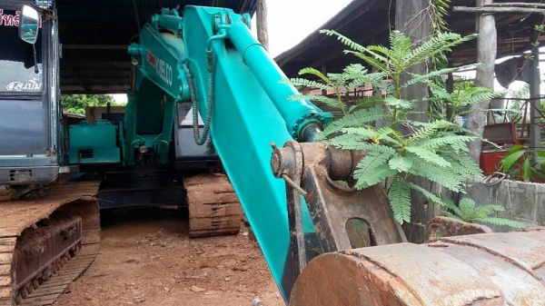 ขายรถตักแบ็คโค KOBELCO200 SK907 V2 ปั๊มแห้ง ช่วงล่างดี บูมสวย เฟรมสวย เครื่องดี ระบบคอนโทรลน้ำมัน แอร์เย็น พร้อมลงลุยงาน