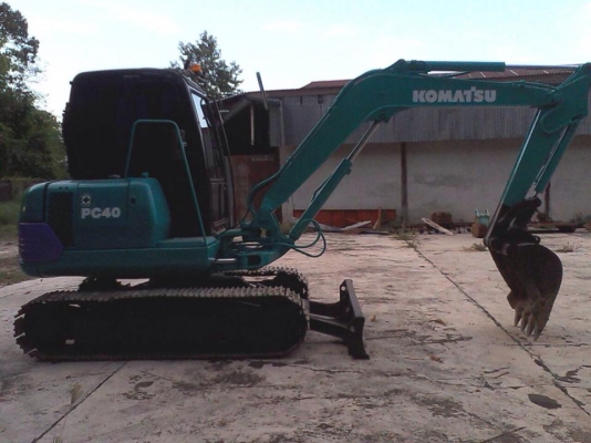 ขายแบคโฮ KOMATSU PC 40-7  เครื่องเดิม ปั้มนิ้ว   มีเก๋งติดแอร์