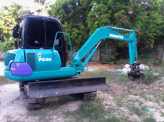 ขายแบคโฮ KOMATSU PC 40-7  เครื่องเดิม ปั้มนิ้ว   มีเก๋งติดแอร์