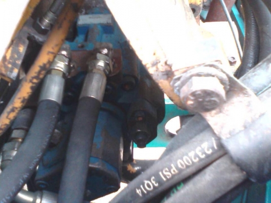 ขายแบคโฮ KOMATSU PC 40-7  เครื่องเดิม ปั้มนิ้ว   มีเก๋งติดแอร์