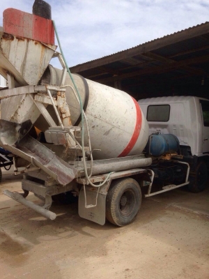 ขายรถโม่ปูนหกล้อ 2.5 คิว. พร้อมใช้งาน