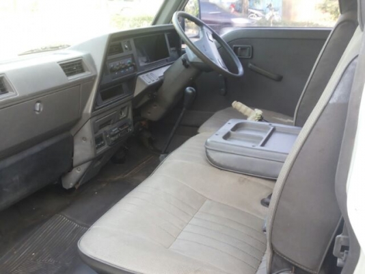 URVAN มือเดียว เครื่อดีเซล TD25 พร้อมใช้ ราคาประหยัด URVAN มือเดียว เครื่อดีเซล TD25 พร้อมใช้ ราคาประหยัด