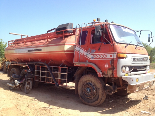 ขายรถน้ำ 2 เพลา (ทะเบียนบรรทุกของเหลว) น้ำ