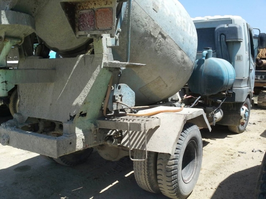 ขายด่วนรถโม้ปูนโม้ตรง2.5คิวรถนำเข้าไมมีเอกสารเครือง 220แรง