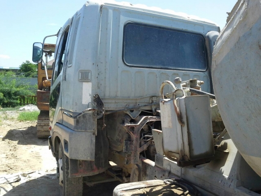 ขายด่วนรถโม้ปูนโม้ตรง2.5คิวรถนำเข้าไมมีเอกสารเครือง 220แรง