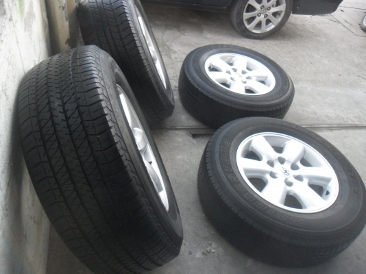 ล้อแม็ก 17นิ้ว 6รู โตโยต้า พร้อมยาง สวยๆ 4 ล้อ ราคา 8500 บาท