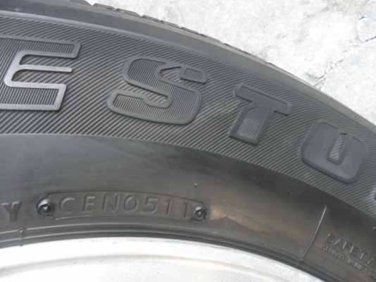 ล้อแม็ก 17นิ้ว 6รู โตโยต้า พร้อมยาง สวยๆ 4 ล้อ ราคา 8500 บาท