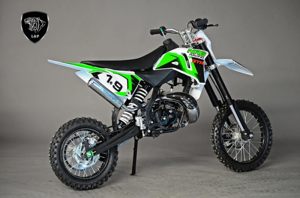 วิบาก ใหม่ล่าสุด 2 จังหวะ 50 CC ล้อ หน้า 14 หลัง 12 รถแข่ง รุ่น JACOB MINI โช็คหน้าหัวกลับ โช็คหลัง นิ่ม กระโดได้ ท่อเสียงรถสูตร เป็น ออโต้บิดแล้วไปเลย ขี่ง่าย ไม่ต้องเข้าเกียร์ ดิสเบรค หน้า หลัง เท่ สไตร์ รถสูตร สนาม ราคาโปรโมชั่น จาก 29000 ช่วงแนะนำเหลื