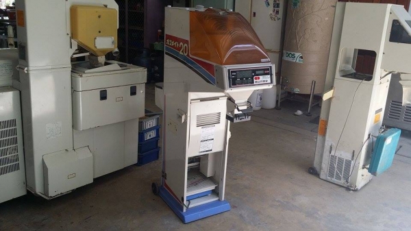 เครื่องชั่งพร้อมคัดแยกเมล็ด ISEKI  รุ่น 20 เก่าญี่ปุ่น สภาพสวย เครื่องพร้อมใช้งาน