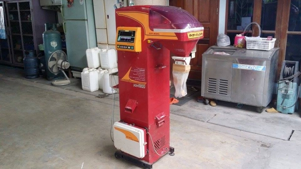 เครื่องชั่งพร้อมคัดแยกเมล็ด  YANMAR   รุ่น KR1300 เก่าญี่ปุ่น สภาพสวย เครื่องพร้อมใช้งาน