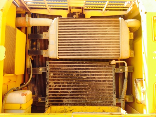 ขายด่วน KOMATSU PC200-7 ไมล์8,XXXชม. รถสวยค่ะ