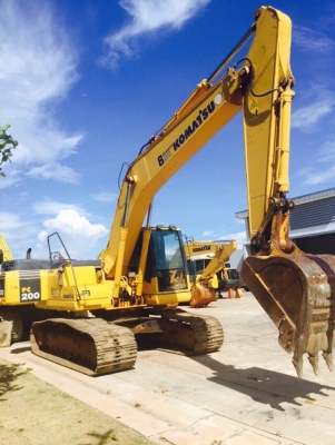 ขายด่วน KOMATSU PC200-7 ไมล์8,XXXชม. รถสวยค่ะ