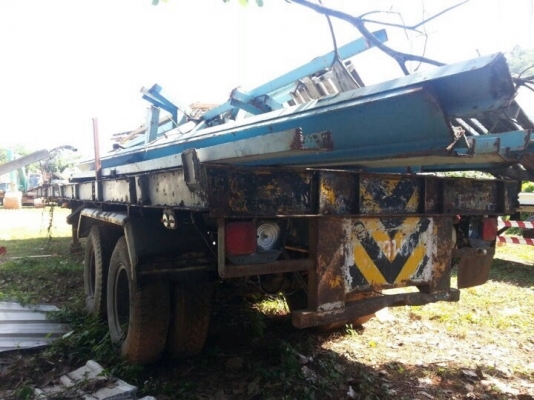 ขายหาง พื้นเรียบ 2 เพลา. ปี 33  สนใจติดต่อ 081 - 6079515