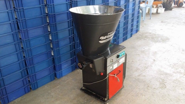 เครื่องขัดข้าวขาว KUBOTA  รุ่น  KM-303T เก่าญี่ปุ่น  สภาพดี