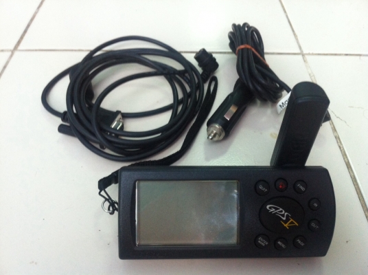 GPS GARMIN V ใช้ได้กับกีฬา เดินป่า ตัวเสาหมุนได้รอบ มีสายชาร์ตรถยนต์ และสายต่อคอมพิวเตอร์ สภาพใหม่ มือ2