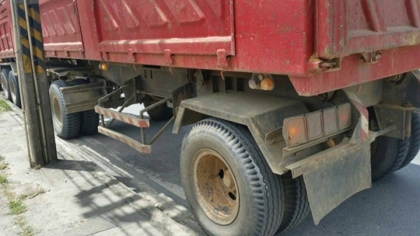 รถอีซูซุ 10 ล้อดั้ม  FXZ  240 แรงม้า. ปี 39  ( นางฟ้าแท้. )  ,  ( ขายแม่ , ลูก. )    สนใจติดต่อ  081 -6079515