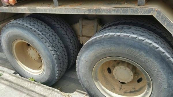 รถอีซูซุ 10 ล้อดั้ม  FXZ  240 แรงม้า. ปี 39  ( นางฟ้าแท้. )  ,  ( ขายแม่ , ลูก. )    สนใจติดต่อ  081 -6079515