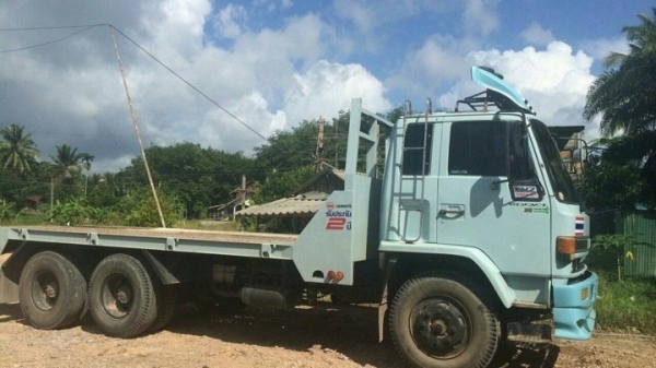 รถอีซูซุ 10 ล้อ ท้ายลาด  FVZ   195 แรงม้า. ปี 39   สนใจติดต่อ  081 - 6079515