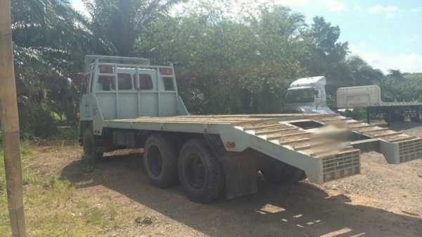 รถอีซูซุ 10 ล้อ ท้ายลาด  FVZ   195 แรงม้า. ปี 39   สนใจติดต่อ  081 - 6079515