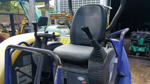 ขาย รถขุด KOMATSU รุ่น PC35MR  มือสองญี่ปุ่น 100\% แทร็กเหล็ก สลักแน่น รุ่นใหม่ ทำงานไว ตรวจเช็คสภาพแล้ว อย่างดี มือถือ /LINE ID : 0818753444