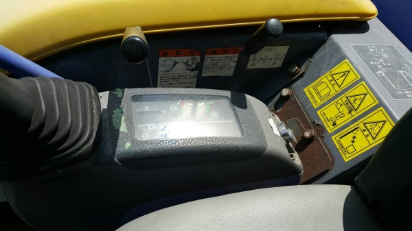 ขาย รถขุด KOMATSU รุ่น PC35MR  มือสองญี่ปุ่น 100\% แทร็กเหล็ก สลักแน่น รุ่นใหม่ ทำงานไว ตรวจเช็คสภาพแล้ว อย่างดี มือถือ /LINE ID : 0818753444