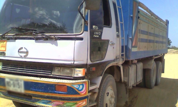 ขายรถบรรทุกสิบล้อดัมพ์ HINO 3M เครื่อง 240 แรง 2 เพลา ปี 45 กระบะดัมพ์มิเนียม