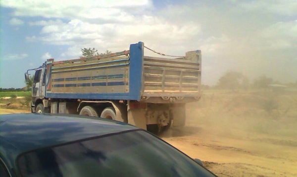 ขายรถบรรทุกสิบล้อดัมพ์ HINO 3M เครื่อง 240 แรง 2 เพลา ปี 45 กระบะดัมพ์มิเนียม