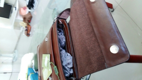 ขาย กระเป๋าหนังแท้ สวยมาก