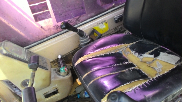 รถแบคโฮ CAT 320 V2 มีลายหัวแย๊กซ์ รถพร้อมใช้งาน ในราคาต่อรองได้