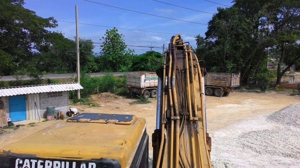 รถแบคโฮ CAT 320 V2 มีลายหัวแย๊กซ์ รถพร้อมใช้งาน ในราคาต่อรองได้