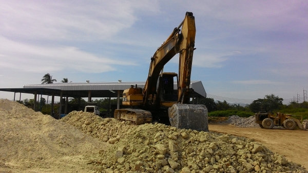 รถแบคโฮ CAT 320 V2 มีลายหัวแย๊กซ์ รถพร้อมใช้งาน ในราคาต่อรองได้