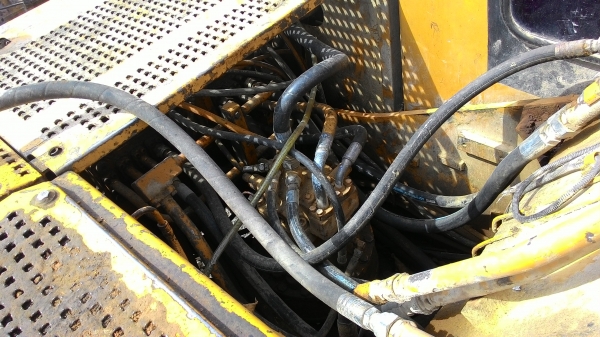 รถแบคโฮ CAT 320 V2 มีลายหัวแย๊กซ์ รถพร้อมใช้งาน ในราคาต่อรองได้