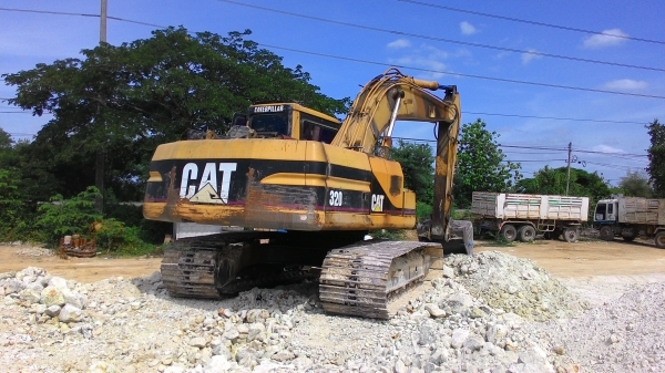 รถแบคโฮ CAT 320 V2 มีลายหัวแย๊กซ์ รถพร้อมใช้งาน ในราคาต่อรองได้