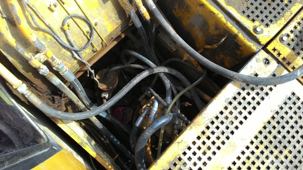 รถแบคโฮ CAT 320 V2 มีลายหัวแย๊กซ์ รถพร้อมใช้งาน ในราคาต่อรองได้