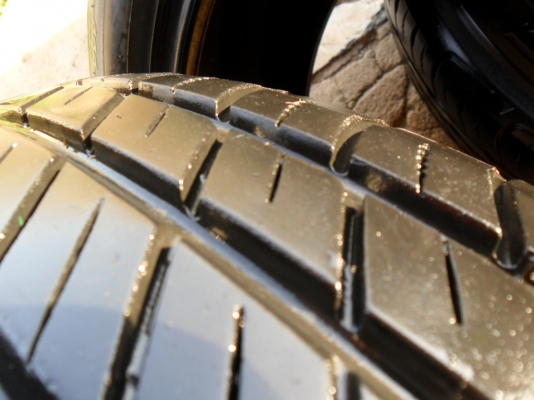 ยางขอบ17 โตโย 215-60-R17ลงพื้นปี12 (4เส้น2,600บ)ดอกหนามาก90\% ยางขอบ17 โตโย 215-60-R17ลงพื้นปี12 (4เส้น2,600บ)ดอกหนามาก90\%