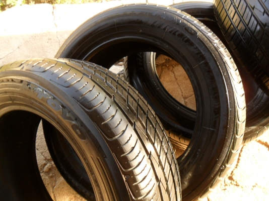 ยางขอบ17 โตโย 215-60-R17ลงพื้นปี12 (4เส้น2,600บ)ดอกหนามาก90\% ยางขอบ17 โตโย 215-60-R17ลงพื้นปี12 (4เส้น2,600บ)ดอกหนามาก90\%