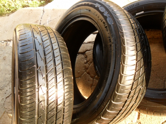 ยางขอบ17 โตโย 215-60-R17ลงพื้นปี12 (4เส้น2,600บ)ดอกหนามาก90\% ยางขอบ17 โตโย 215-60-R17ลงพื้นปี12 (4เส้น2,600บ)ดอกหนามาก90\%