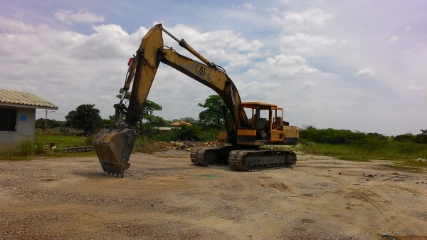 รถแบคโฮ CAT E200 B รถใช้งานดี ไม่มีทะเบียน ลดราคาพิเศษเหลือเพียง 430,000 บาท.