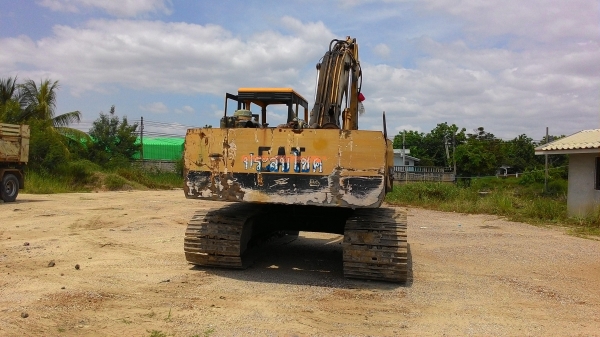 รถแบคโฮ CAT E200 B รถใช้งานดี ไม่มีทะเบียน ลดราคาพิเศษเหลือเพียง 430,000 บาท.