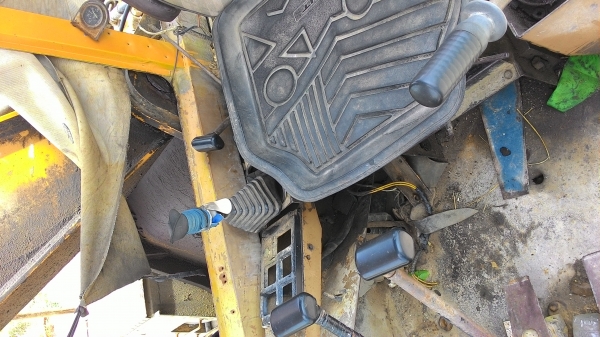 รถแบคโฮ CAT E200 B รถใช้งานดี ไม่มีทะเบียน ลดราคาพิเศษเหลือเพียง 430,000 บาท.