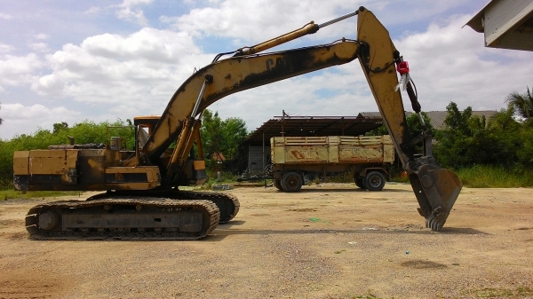 รถแบคโฮ CAT E200 B รถใช้งานดี ไม่มีทะเบียน ลดราคาพิเศษเหลือเพียง 430,000 บาท.