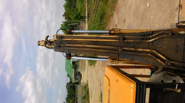 รถแบคโฮ CAT E200 B รถใช้งานดี ไม่มีทะเบียน ลดราคาพิเศษเหลือเพียง 430,000 บาท.