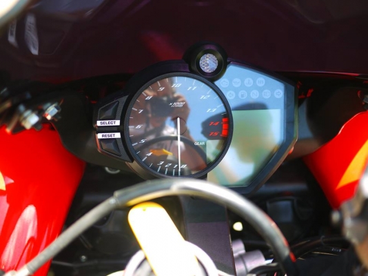 ขาย Yamaha R1 ปี 2014 พร้อมทะเบียนแท้ เครื่องสดๆ