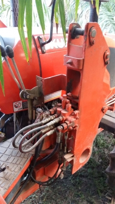 ขาย แทร็คเตอร์ Kubota M7040 4WD พร้อมอุปกรณ์ต่อพ่วงชุดใหญ่ ใช้งานน้อย พร้อมลุยงาน