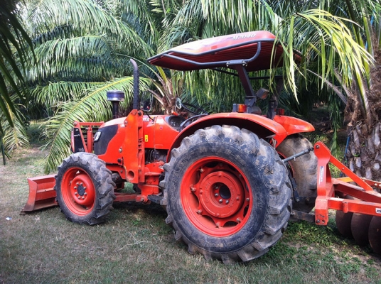 ขาย แทร็คเตอร์ Kubota M7040 4WD พร้อมอุปกรณ์ต่อพ่วงชุดใหญ่ ใช้งานน้อย พร้อมลุยงาน