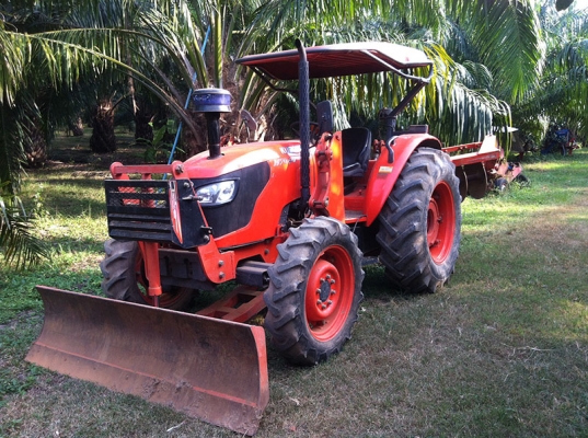 ขาย แทร็คเตอร์ Kubota M7040 4WD พร้อมอุปกรณ์ต่อพ่วงชุดใหญ่ ใช้งานน้อย พร้อมลุยงาน